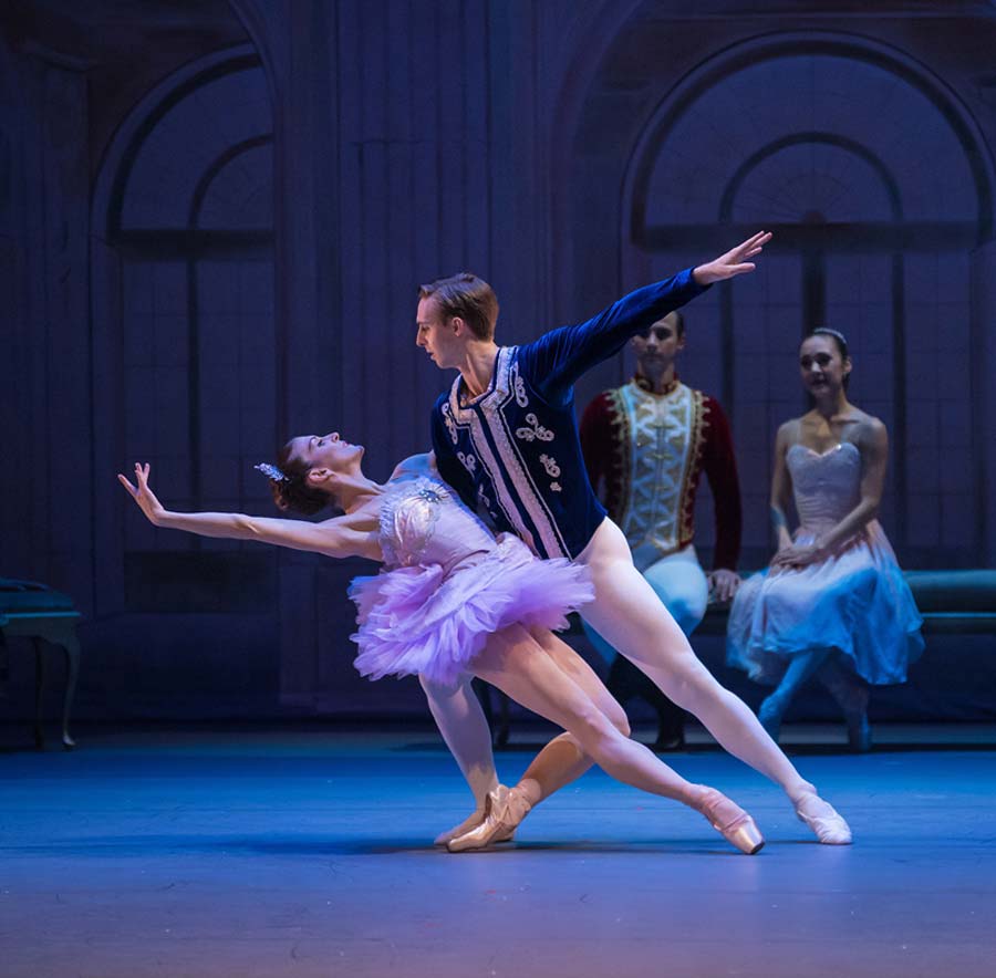 Grand Pas de Deux TOT 3 web