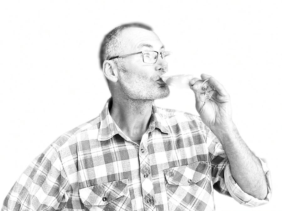 Ralph Bungard Ralph black and white drinking web