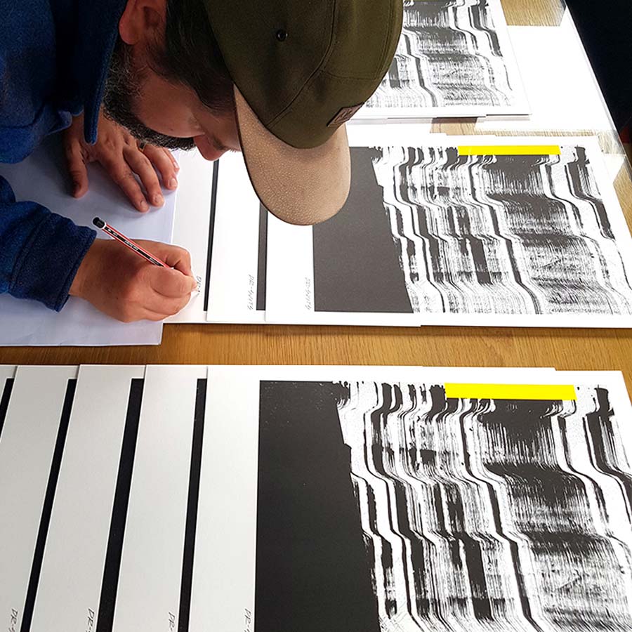 Signing tile Dr Suits Fiksate Gallery